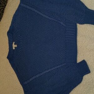 Abound Blue Cropped Long Sleeve Sweater Tunic. Size Small. Good Condition.
